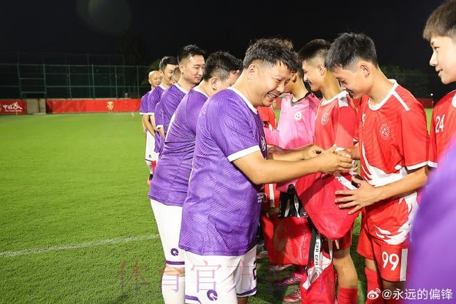 中国足协媒体友谊赛暨“足球进校园”活动在重庆举行